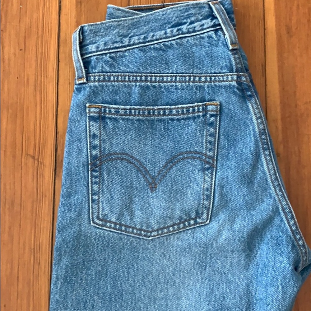 Levi jeans size 25 wedgie